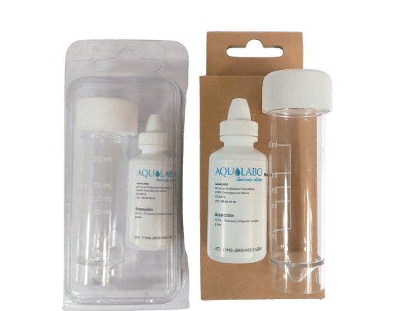 Prélèvement d’un échantillon pour le contrôle de l’eau de dialyse.