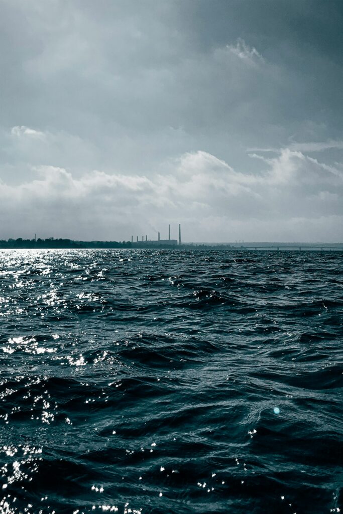 Milieu aquatique où les matières en suspension provenant des rejets industriels peuvent se disperser.