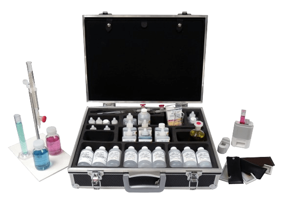 Kit d’analyse pour le contrôle de l’eau d’un circuit de chauffage avant mise en service.