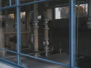 Réseau de tuyauteries dans lequel le contrôle du fer dans l’eau peut aider à suivre l’état du circuit.