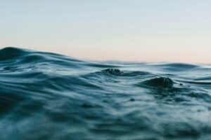 Surface de l’eau de mer faisant l’objet d’un suivi de conductivité et de salinité.