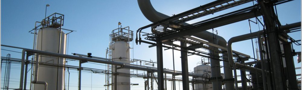 Réseau industriel où le pouvoir tampon de l’eau influence la stabilité chimique.