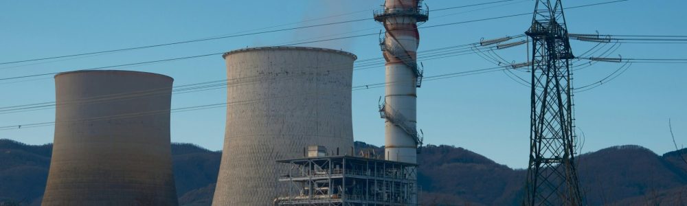 Site industriel équipé de circuits de refroidissement où le fer dans l’eau peut être contrôlé.